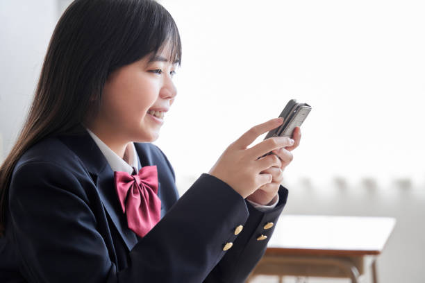 Mobile Phones Should Not Be Banned in Schools